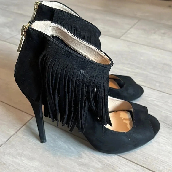 QUIPID Faux Suede Tassel Strap High Heels, Size 8.5 - Picture 3 of 9
